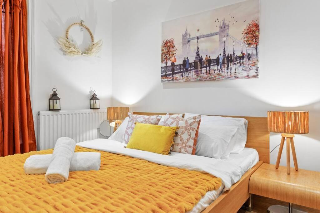 3 Bedroom Flat In Haymarket London Sleeps 14 Hy1 Kültér fotó