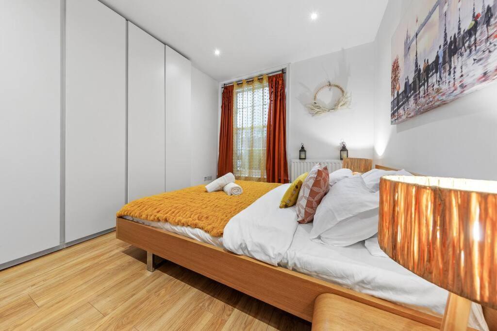 3 Bedroom Flat In Haymarket London Sleeps 14 Hy1 Kültér fotó