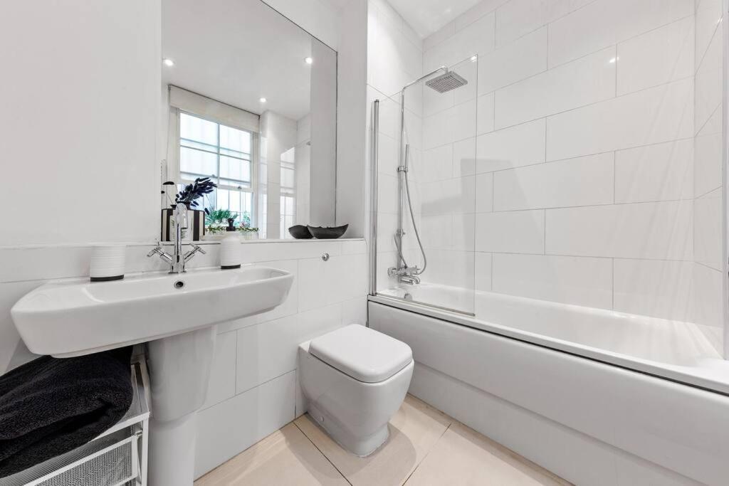 3 Bedroom Flat In Haymarket London Sleeps 14 Hy1 Kültér fotó