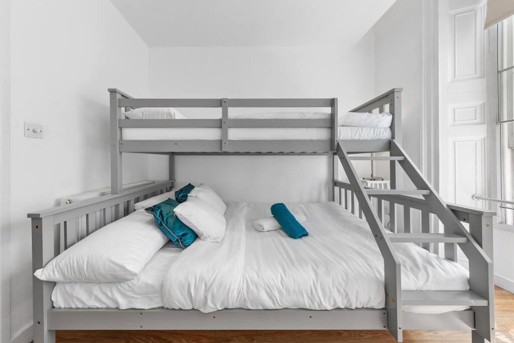3 Bedroom Flat In Haymarket London Sleeps 14 Hy1 Kültér fotó