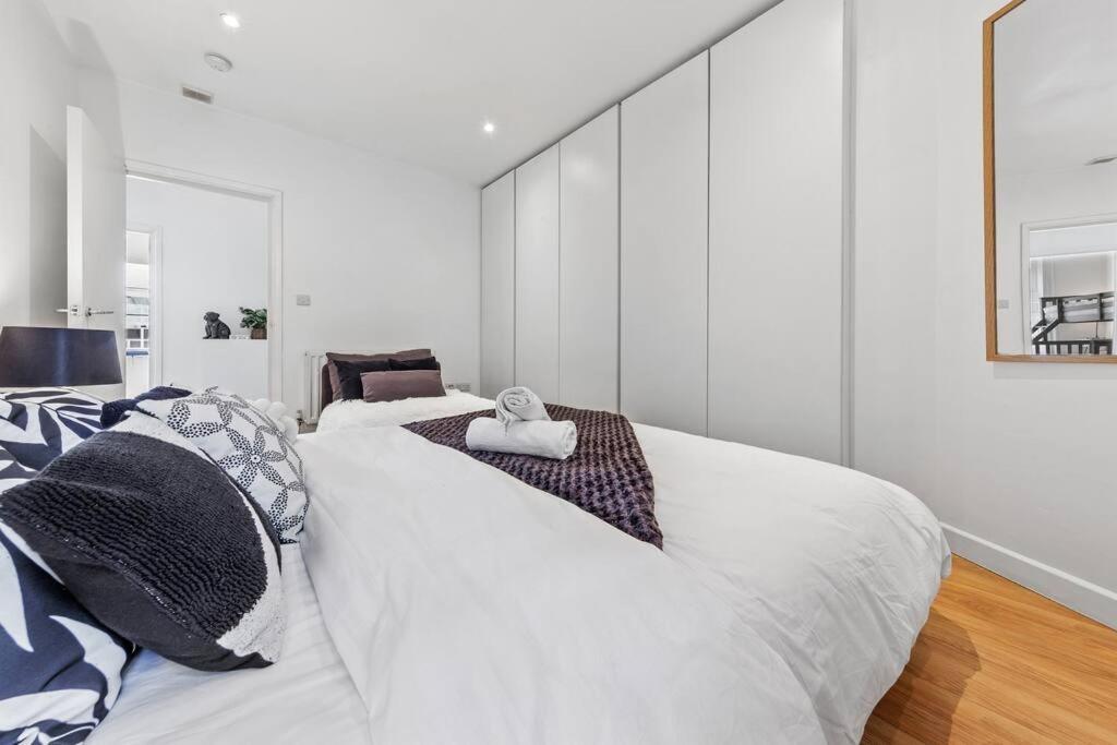 3 Bedroom Flat In Haymarket London Sleeps 14 Hy1 Kültér fotó