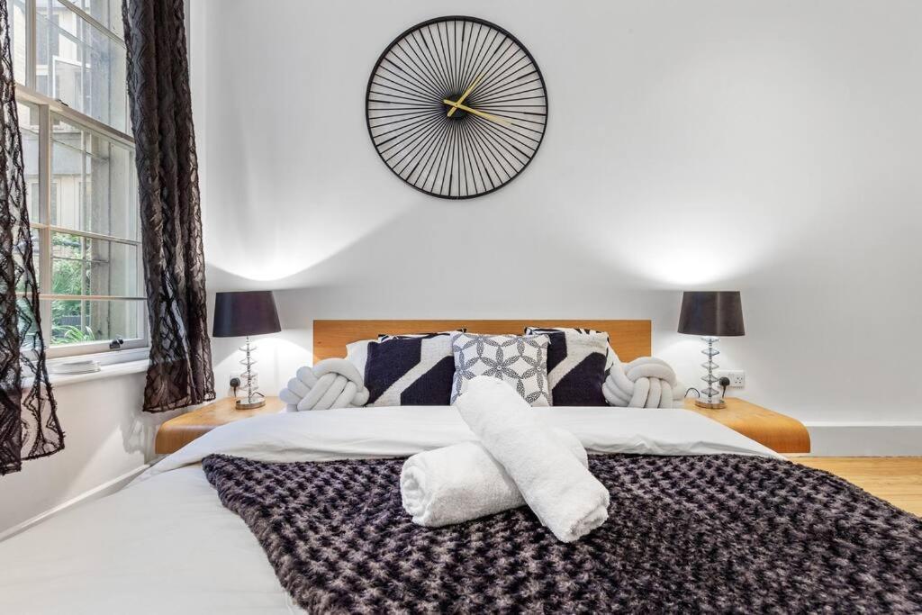 3 Bedroom Flat In Haymarket London Sleeps 14 Hy1 Kültér fotó