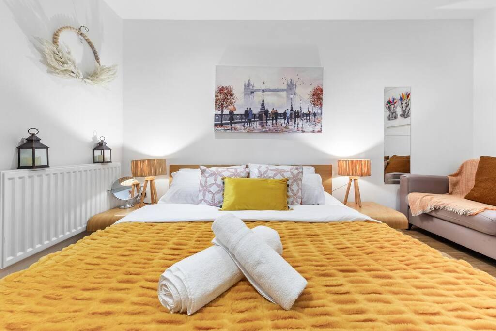 3 Bedroom Flat In Haymarket London Sleeps 14 Hy1 Kültér fotó